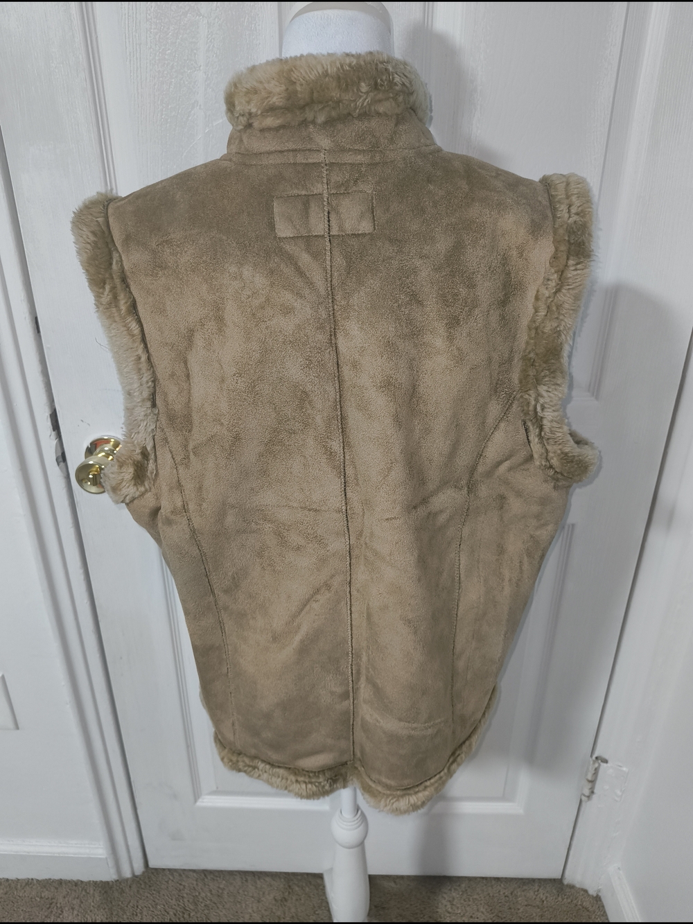 Jaclyn Smith Taupe Faux Shearling Zip Vest - Picture 3 of 8